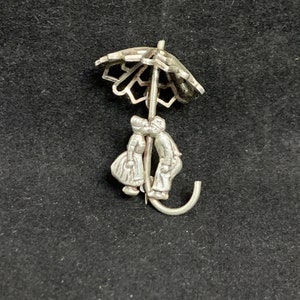 Vintage Sterling Silver Kissing Dutch Boy & Girl Under An Umbrella Brooch (2487)
