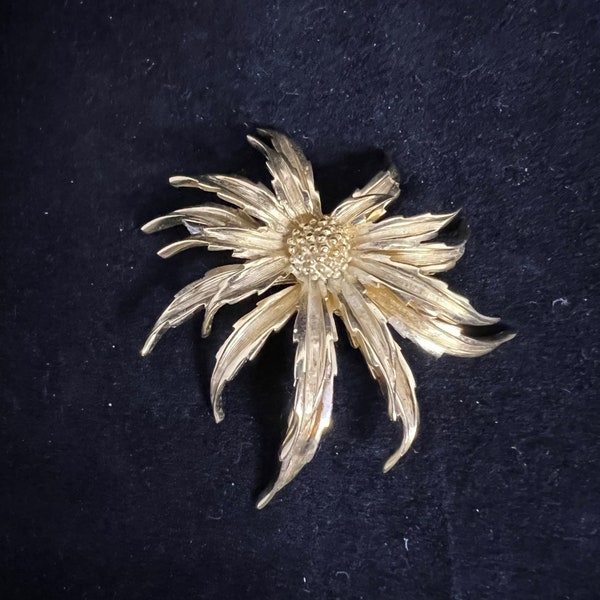 Vintage Boucher Gold Tone Flower Brooch Signed And Numbered (2645)