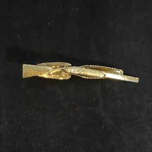 Vintage Hickok USA Gold Tone Rifle Tie Bar (3928)