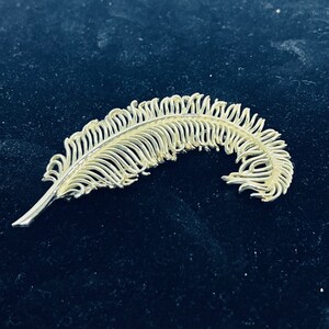Coro Pegasus Gold Tone Furled Feather Brooch