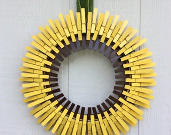 Zonnebloemkrans; Voorjaarskrans; Zomerkrans; Wasknijpers; Zomertijd; Handgemaakt; Lente; Zomer; Zonnebloem; Bloemenkrans; Lente