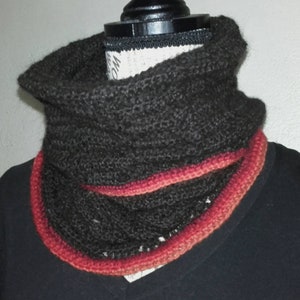 Snood with fine black collar, pure wool, fancy patterns, colorful red orange border, for mid-season or winter to be lined for women