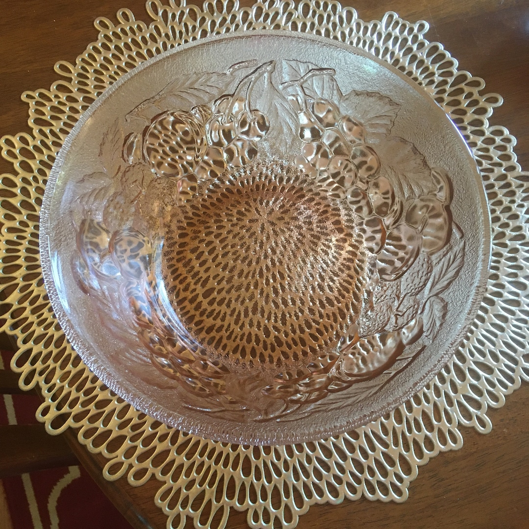 Vintage Pink Depression Glass Fruit Bowl. in Pristine Condition. Home