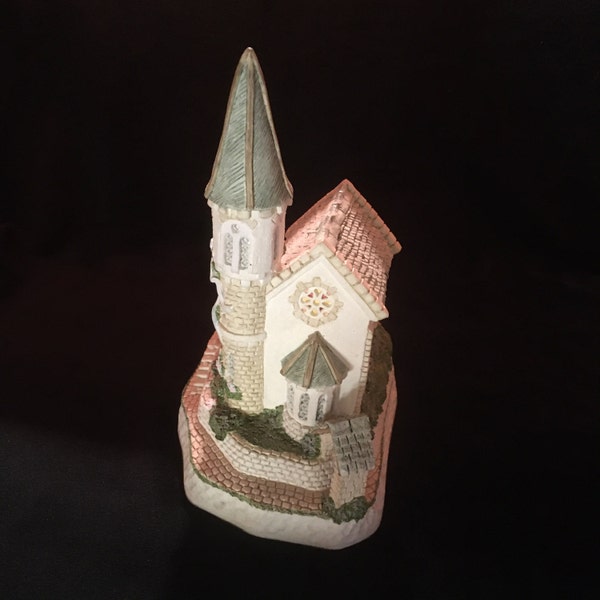 Vintage David Winter Collection.   Celebration Chapel. Hand Made And  Hand Painted In Great Britain.  Pristine Condition.