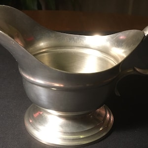 Vintage 1940&#39;s Silver-Plated Sauce Boat. Made In The Image Of The 18th Century ERA.  Sauce Boat In Wonderful Condition. A Rare Find.
