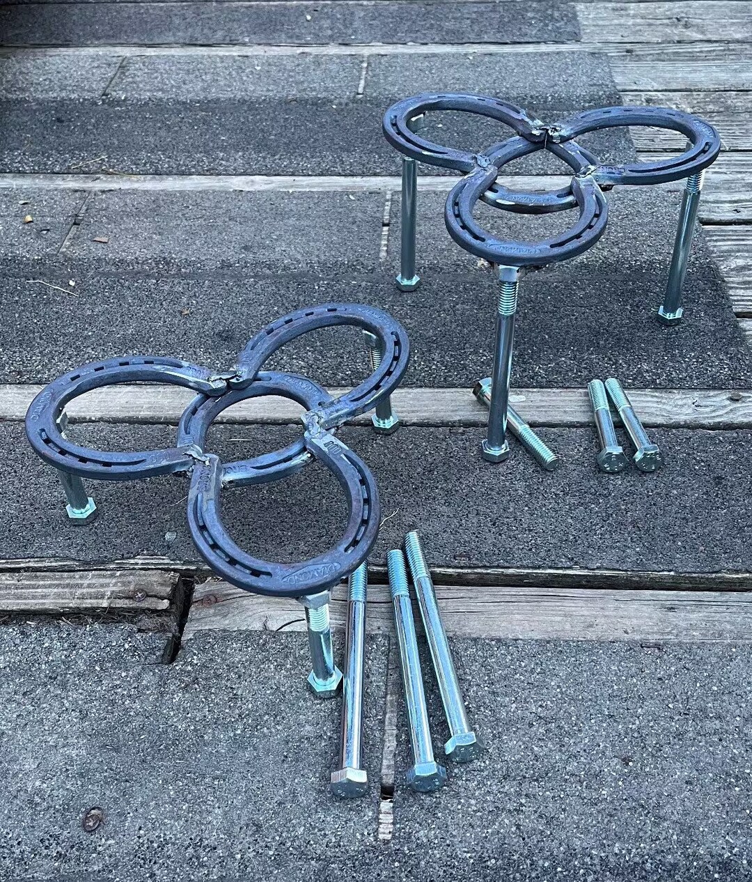 Hand Heavy Duty Horseshoe Dutch Oven Cooking Stand / Trivet