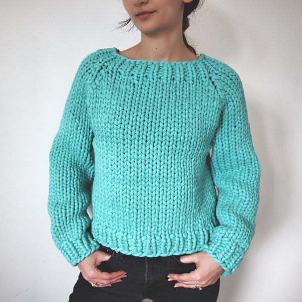 Der große Bottom-Up-Pullover, Anfänger-Strickmuster für einen Super-Chunky-Pullover aus Bernat Maker Big Yarn. Größe S bis Extra Large stricken