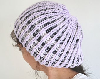 Modèle de bonnet côtelé de pêcheur bicolore, motif de bonnet slouchy tricoté, chapeau slouch tricoté, toque look brioche facile pour bébé, enfant ou adulte