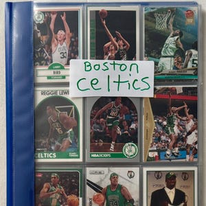 Boston Celtics NBA Basketball Cartes à collectionner HOFers Rookies All-Stars Lot de 45 po. Pochettes/portefeuille