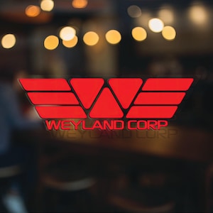 Puede incluir: Logotipo rojo y blanco con el texto "Weyland Corp" para una empresa ficticia. El logotipo presenta una "W" estilizada con tres líneas horizontales.
