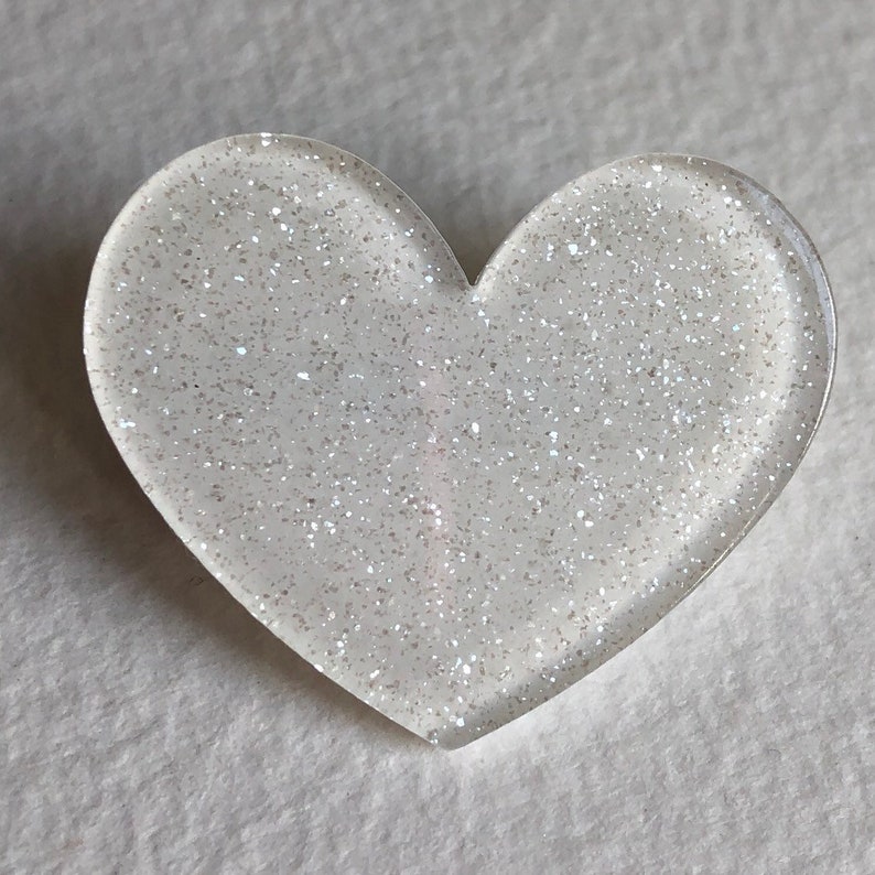 White cream acrylic glitter resin heart charm brooch badge pin Roll safety catch