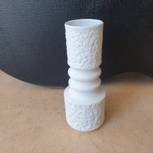 Royal KPM Porzellan 599, Bavaria, West-Germany: small sixties china hooped vase, glossy white bisque all around, mid-century modern design