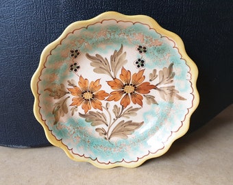 Flora 232 'Aster', Gouda, Netherlands, Dutch design romantic presentation bowl, late 1940s, with wonderful glaze below the floral decoration