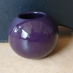 Asa Selection Keramik, deep violet / purple West-Germany pottery from the eighties, minimalist 1980s, wonderful bulbous ceramic vase image 2