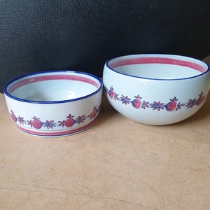 Zenith 1561 and/or 2013, Gouda, Netherlands, salad bowls from the sixties, typical minimal Dutch design with hand-painted floral decoration