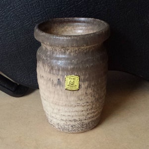 Vest Keramiek C16, Gouda, Netherlands: very typical earthy and austere ceramic Dutch design brutalist mid-century vase