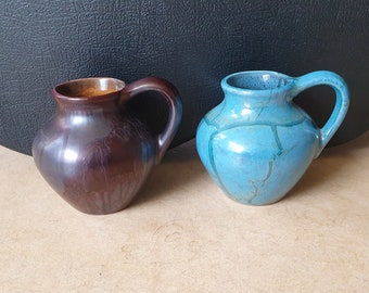 Une paire (!) de vases Dümler & Breiden (?) 426-12 : époque de la lave grasse, poterie ouest-Allemagne avec anse / pichet en céramique design avec glaçure brillante