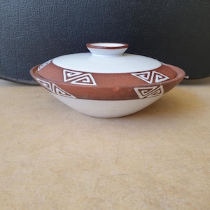 Potterie De Groene Kan, Netherlands: 1950s ceramic mid-century modern lidded bowl with hand-painted &#39;Greek&#39; decoration, Dutch austere design
