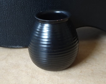 Adco 1014, Netherlands, Dutch design modernist ceramic vase with lovely ribbed form and deep black glaze, fifties minimalist