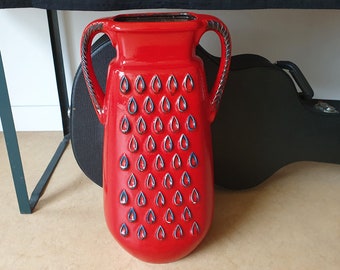 Dümler & Breiden 44-50 : vase de sol GÉANT à double poignée en céramique de l&#39;Allemagne de l&#39;Ouest, milieu du siècle, avec un décor en grand relief de « larmes » en rouge flamboyant
