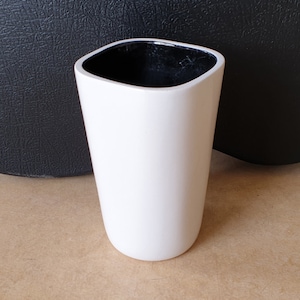 Fris Keramiek 502, Edam, Noord-Holland, Netherlands, ceramic minimalist vase in pure white, mid-century Dutch fifties design, Willem Hendrik
