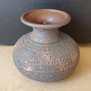 Jopeko &#39;Paris&#39;: West-Germany art pottery brutalist design bulbous vase, earthy volcanic fat lava, seventies, WGP, crusty decoration