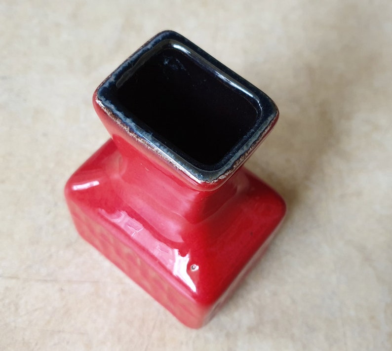 Stein Keramik 14-12 WGP mid-century design nice modernist West-Germany pottery ceramic vase with abstract relief decoration in fiery red