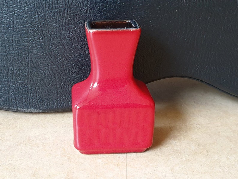 Stein Keramik 14-12 WGP mid-century design nice modernist West-Germany pottery ceramic vase with abstract relief decoration in fiery red