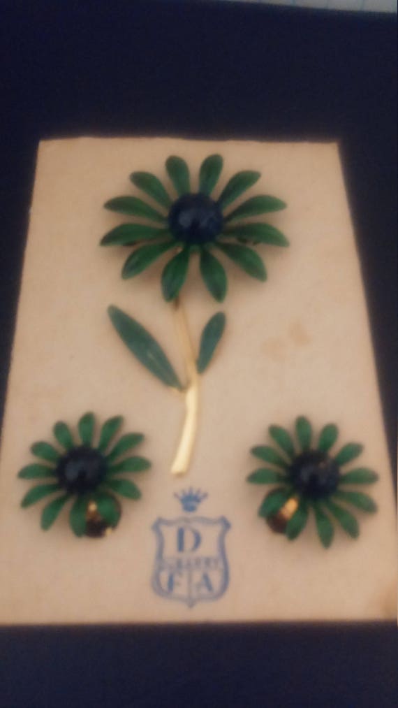 Vintage DuBarry Fifth Avenue Flower Brooch and Cl… - image 6