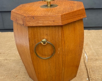 Preciosa cubitera japonesa vintage de mediados de siglo, de madera ligera.