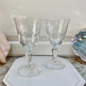 Arcoroc France Clear Swirl Wine Glasses (Set of 2) - Luminarc &quot;Verrerie&quot;