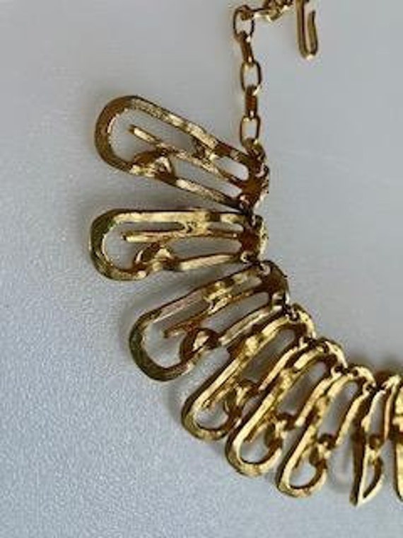 Vintage Goldtone Bib Necklace w/Earrings - Cleopa… - image 6
