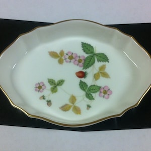 Wedgwood Bone China Trinket/Soap Dish - &quot;Wild Strawberry&quot; Gold Gilt 1965