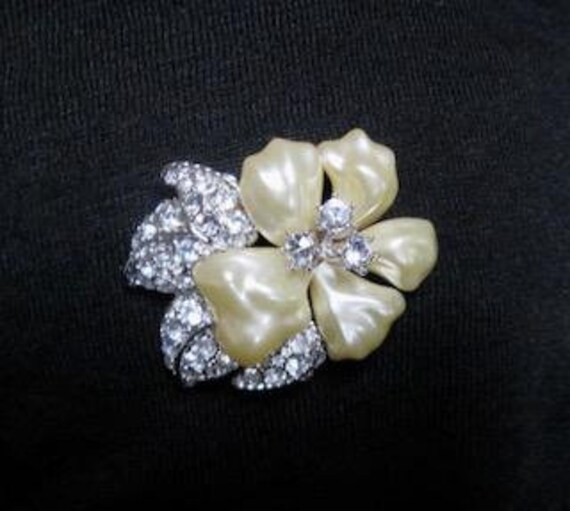 Nolan Miller Flower Brooch - Yellow Lucite - image 4