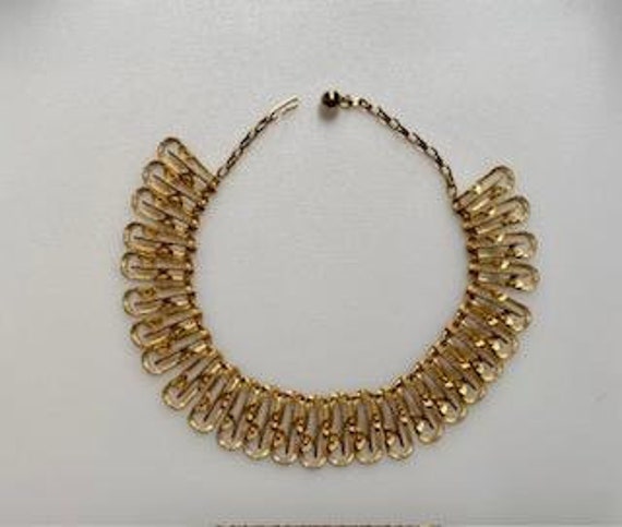 Vintage Goldtone Bib Necklace w/Earrings - Cleopa… - image 2