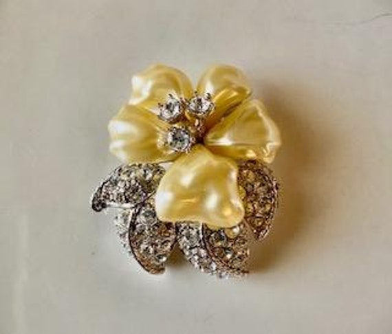 Nolan Miller Flower Brooch - Yellow Lucite - image 2