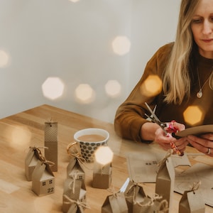 Calendrier de l'Avent Kit maison de village de Noël, bricolage à faire soi-même image 10