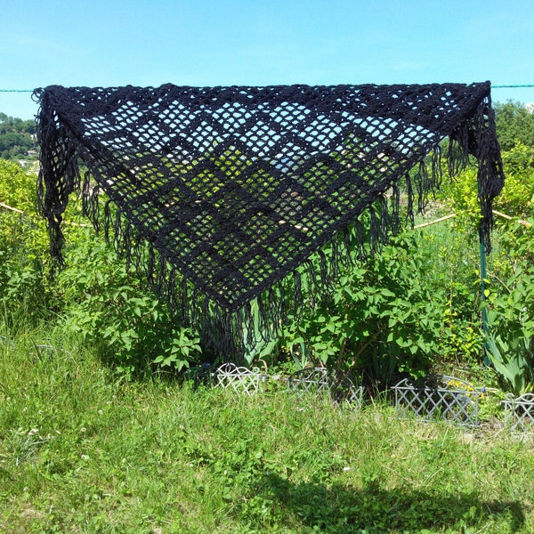 grand châle noir au crochet à franges