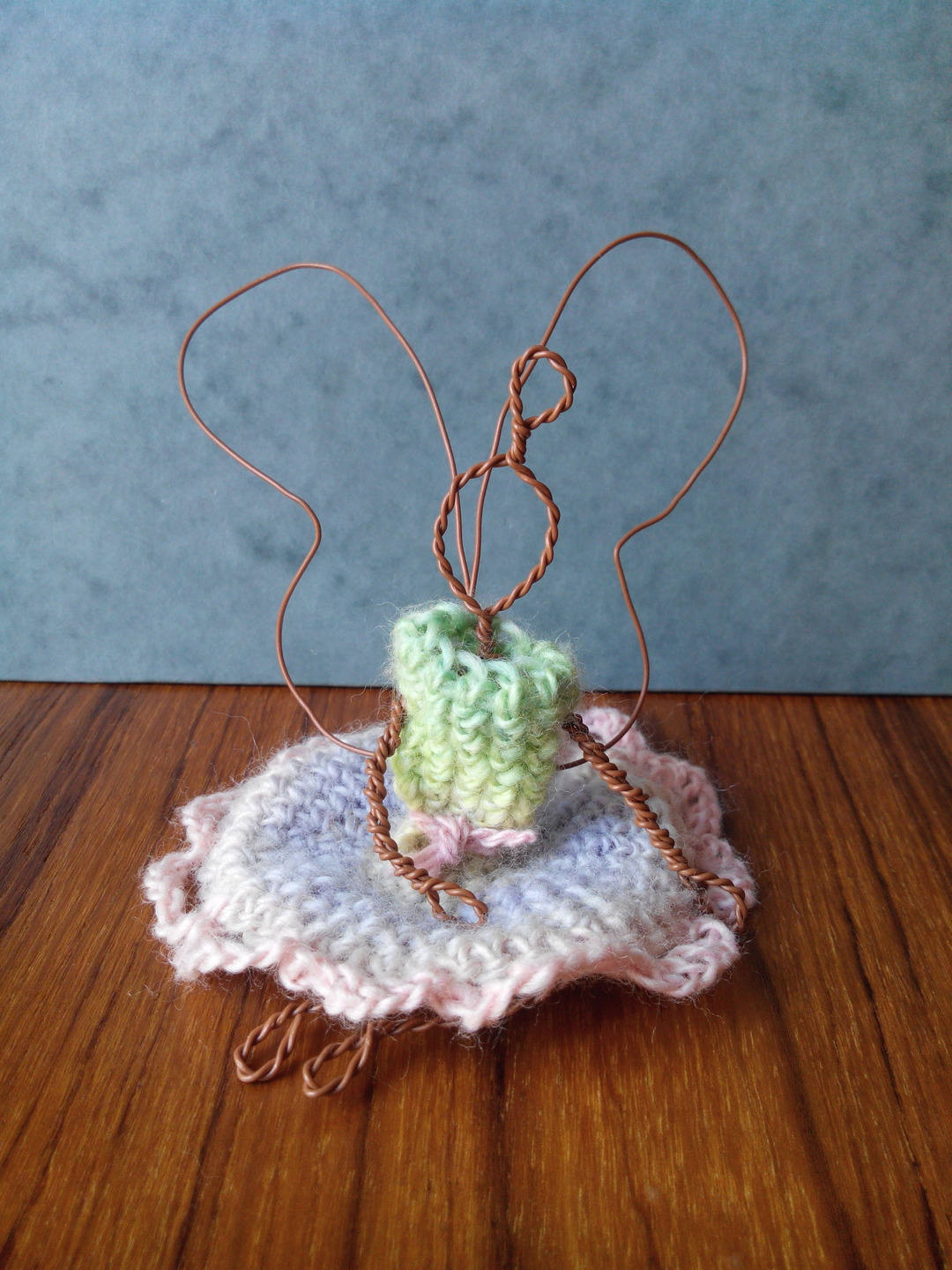 Sculpture Figurine Décorative Fée Pensive | Fil de Cuivre et Laine