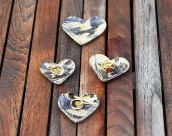 Petit porte-objets en forme de coeur en argile noire et blanche : porte-alliances