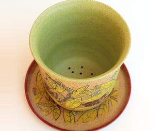 Scolaposate in gres ocra: portautensili in ceramica con foglie dipinte a mano