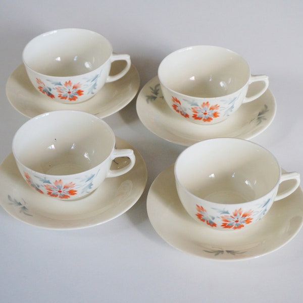 Set of 4 teacups and saucers, cornflowers in soft blue and bright red. Elsterwerda Germany, decor 962 -23. Vintage pottery airbrush Spritzdekor