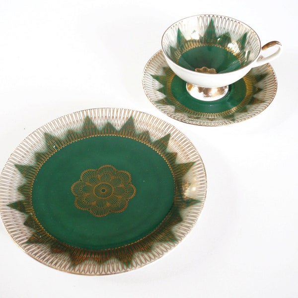 Grüngoldenes Porzellan-Trio-Set aus den 1930er/40er Jahren mit Teetasse, Untertasse und Teller. GKC Gareis Kühnl & Co Bayern Deutschland, Sammelgedeck. Airbrush-Sterndekor