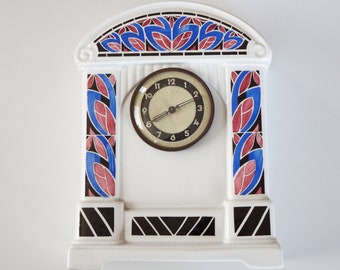Beautiful Art Deco ca 1930 clock with abstract stencil decor. Ceramic case, possibly made in Belgium. Standing model, classical temple shape