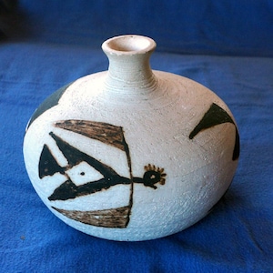 Original, collectors 1930s studio pottery art vase possibly by Han Kamerlingh Onnes, Netherlands. Signed. Abstract flying figures, angels