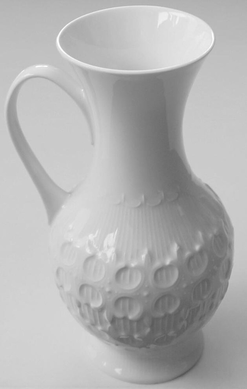 1970s: handled white porcelain vase, Royal Porzellan Bavaria, KPM Germany Handarbeit 1042 / 23. Abstract decor, mid century. Vase for roses image 2