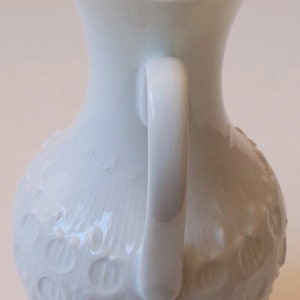 1970s: handled white porcelain vase, Royal Porzellan Bavaria, KPM Germany Handarbeit 1042 / 23. Abstract decor, mid century. Vase for roses image 7