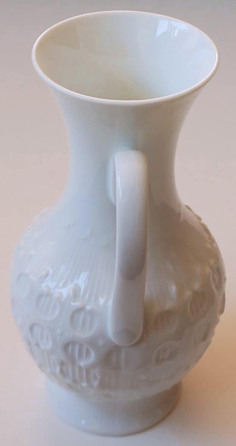 1970s: handled white porcelain vase, Royal Porzellan Bavaria, KPM Germany Handarbeit 1042 / 23. Abstract decor, mid century. Vase for roses image 7