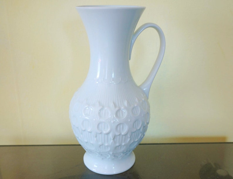 1970s: handled white porcelain vase, Royal Porzellan Bavaria, KPM Germany Handarbeit 1042 / 23. Abstract decor, mid century. Vase for roses image 1