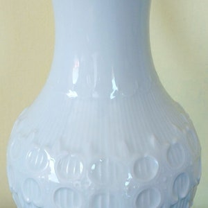 1970s: handled white porcelain vase, Royal Porzellan Bavaria, KPM Germany Handarbeit 1042 / 23. Abstract decor, mid century. Vase for roses image 3